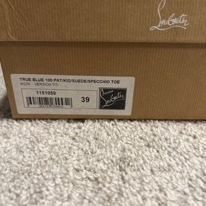 Louboutin True Blue 100 pat